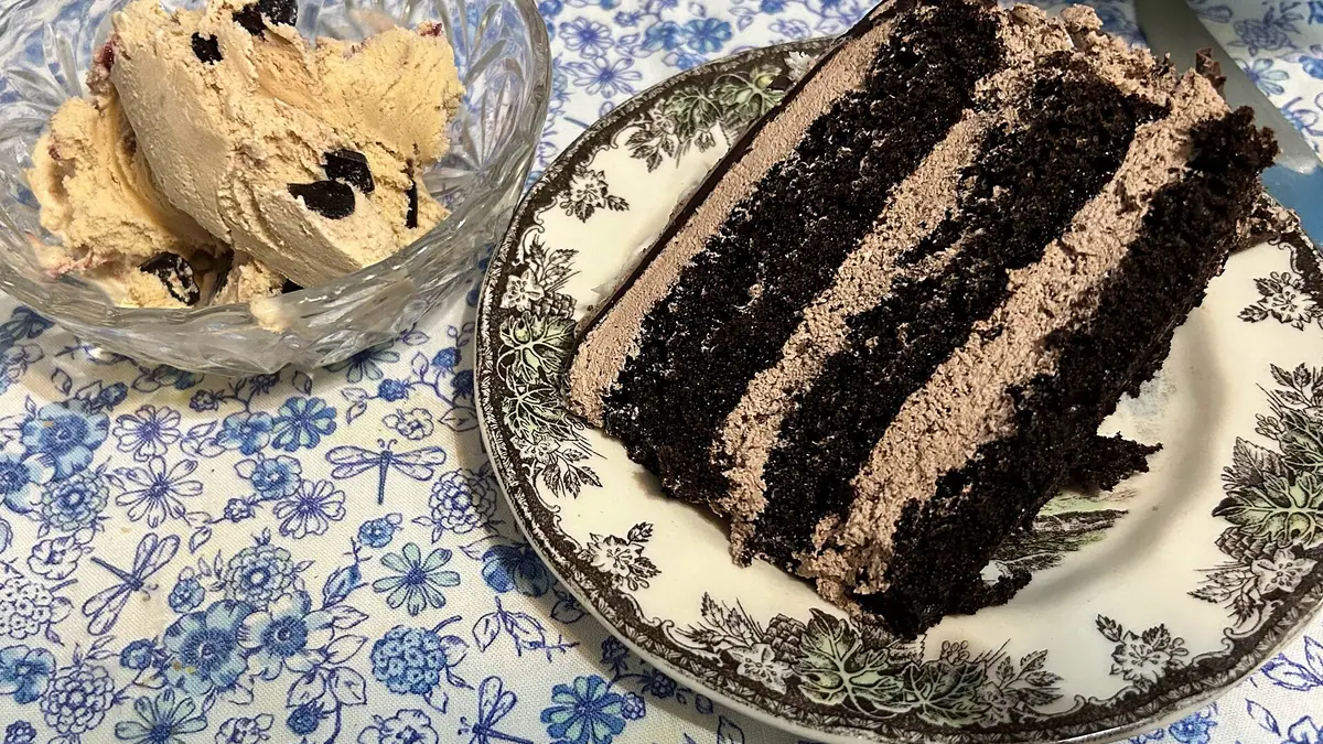 Crave Cakes & Shakes – cake shop in Thurcroft, Dinnington